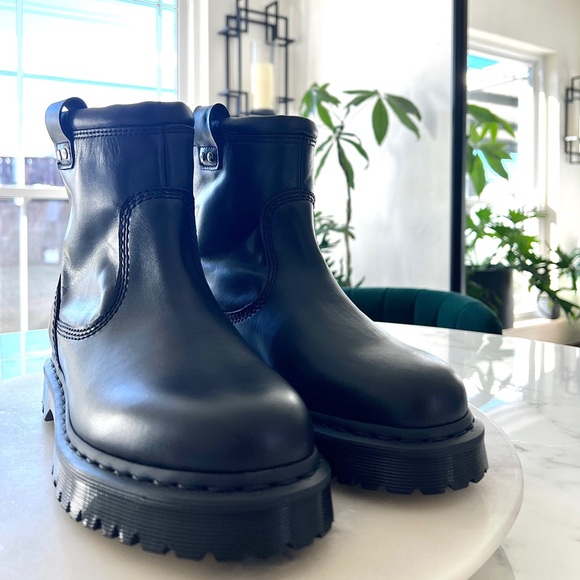 Dr. Martens Black Anistone Lo Shoes - Picture 8 of 12